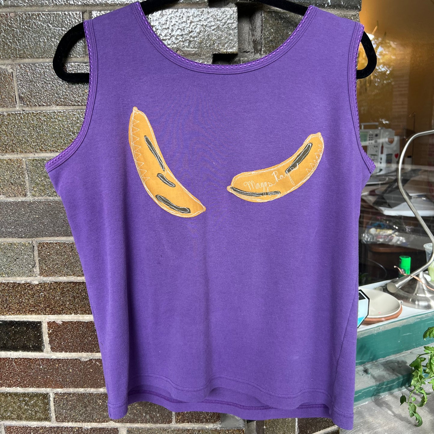 Banana (•)(•)’s tank(large)