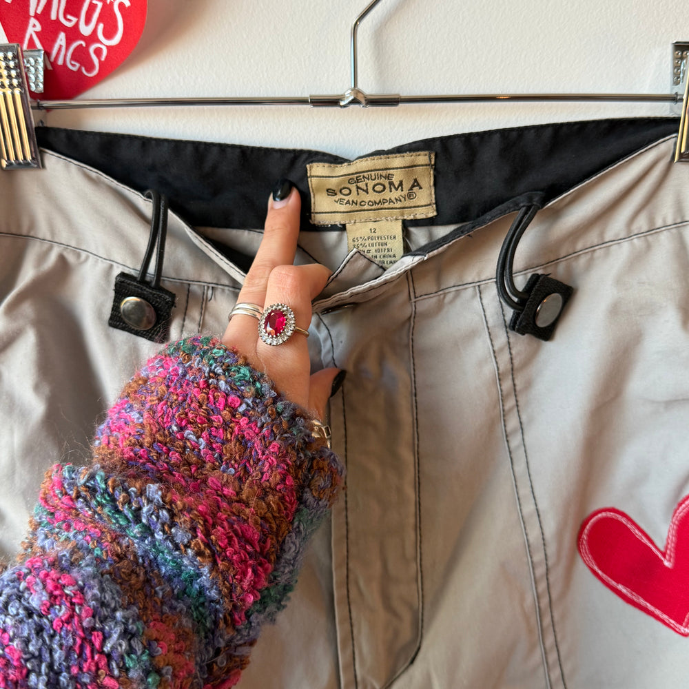 
                      
                        All over heart zip off knee hiking pants(4)
                      
                    