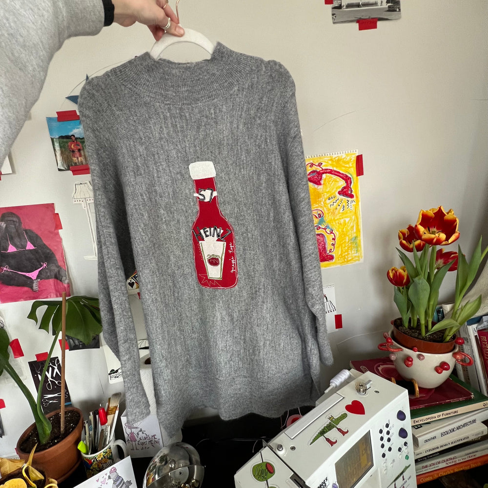 
                      
                        Heinz ketchup sweater(XXL)
                      
                    