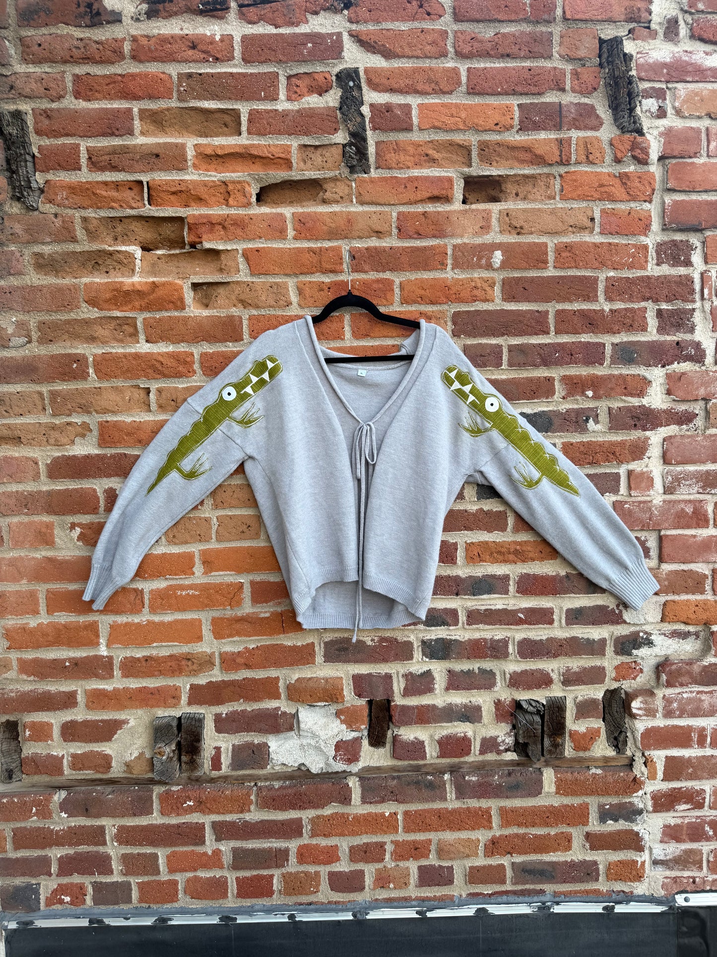 Double gator arm tie front sweater(XL)