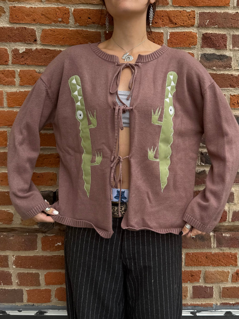 Gator x2 tie front sweater(large)