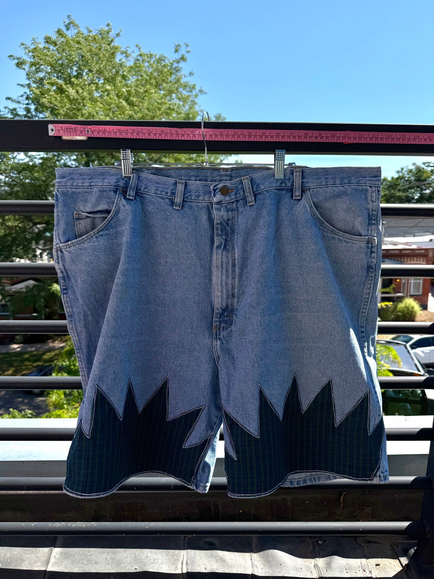 Spikey trim jorts(46)