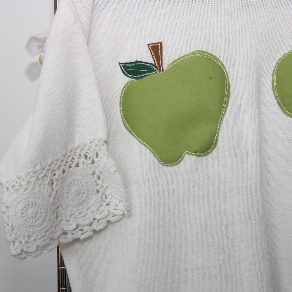 
                      
                        Apple (*)(*)’s and lace sweater top(large)
                      
                    