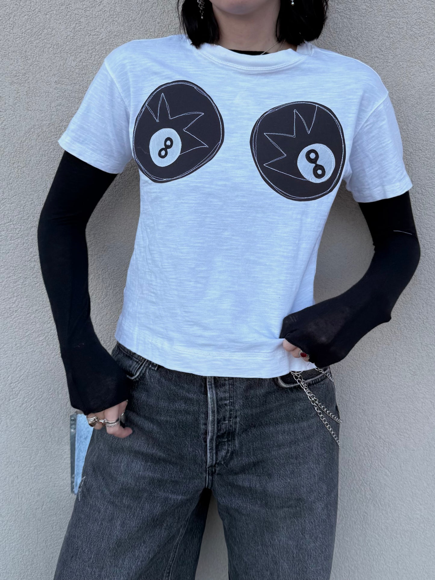 8 ball (.)(.)’s tee(small)