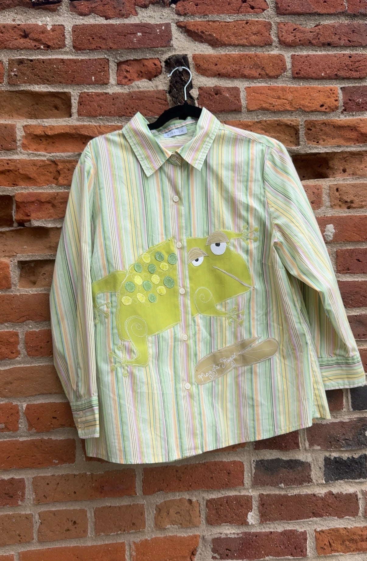 Frog n’ Lily pad button up(XL)