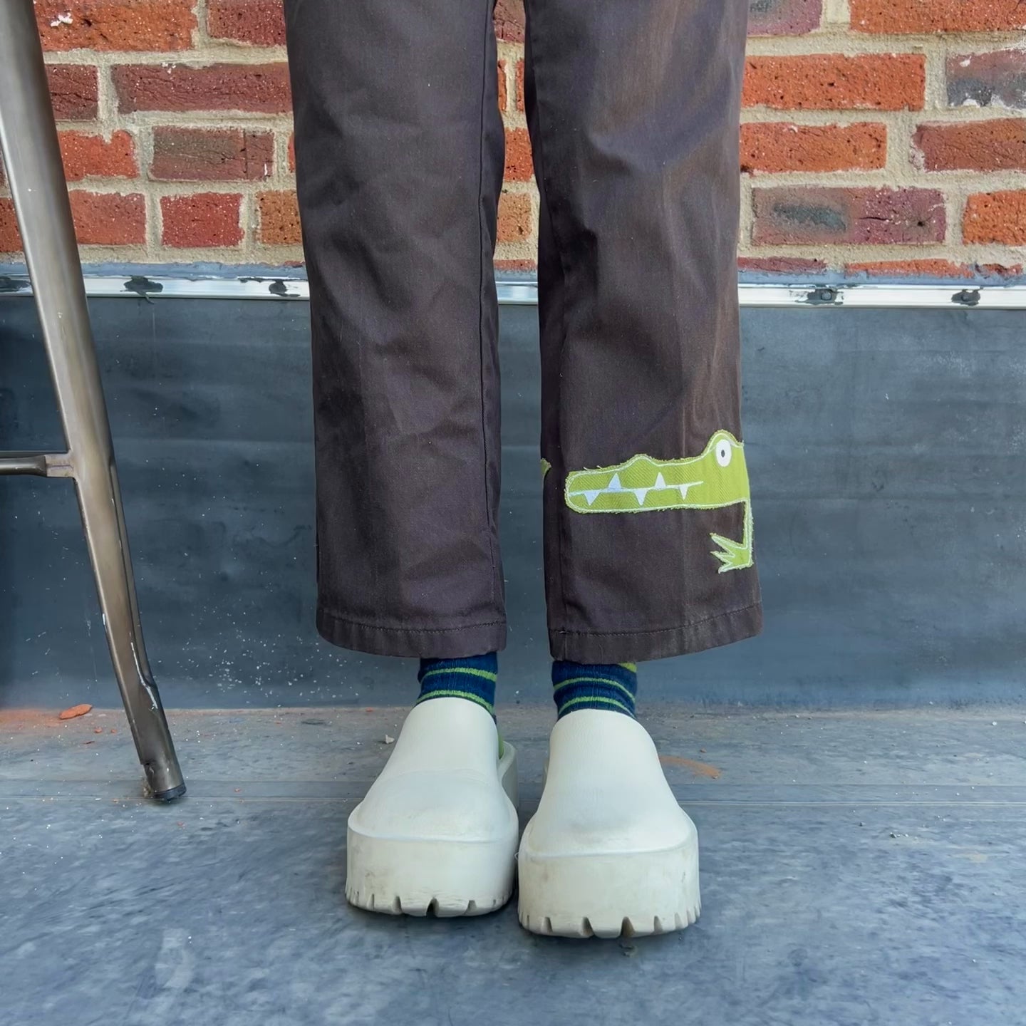 Wrap around gator leg pants (30x30)