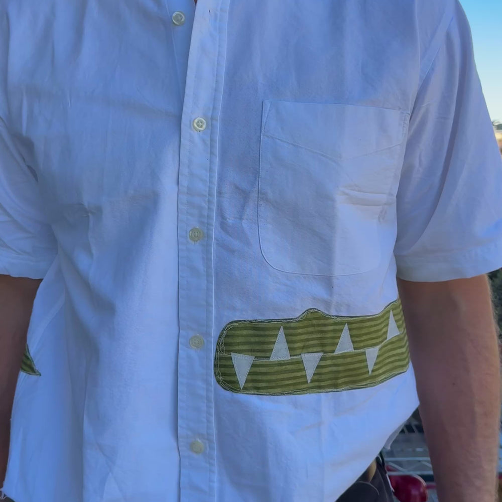 
                      
                        Load and play video in Gallery viewer, 360° gator button down(M/L)
                      
                    