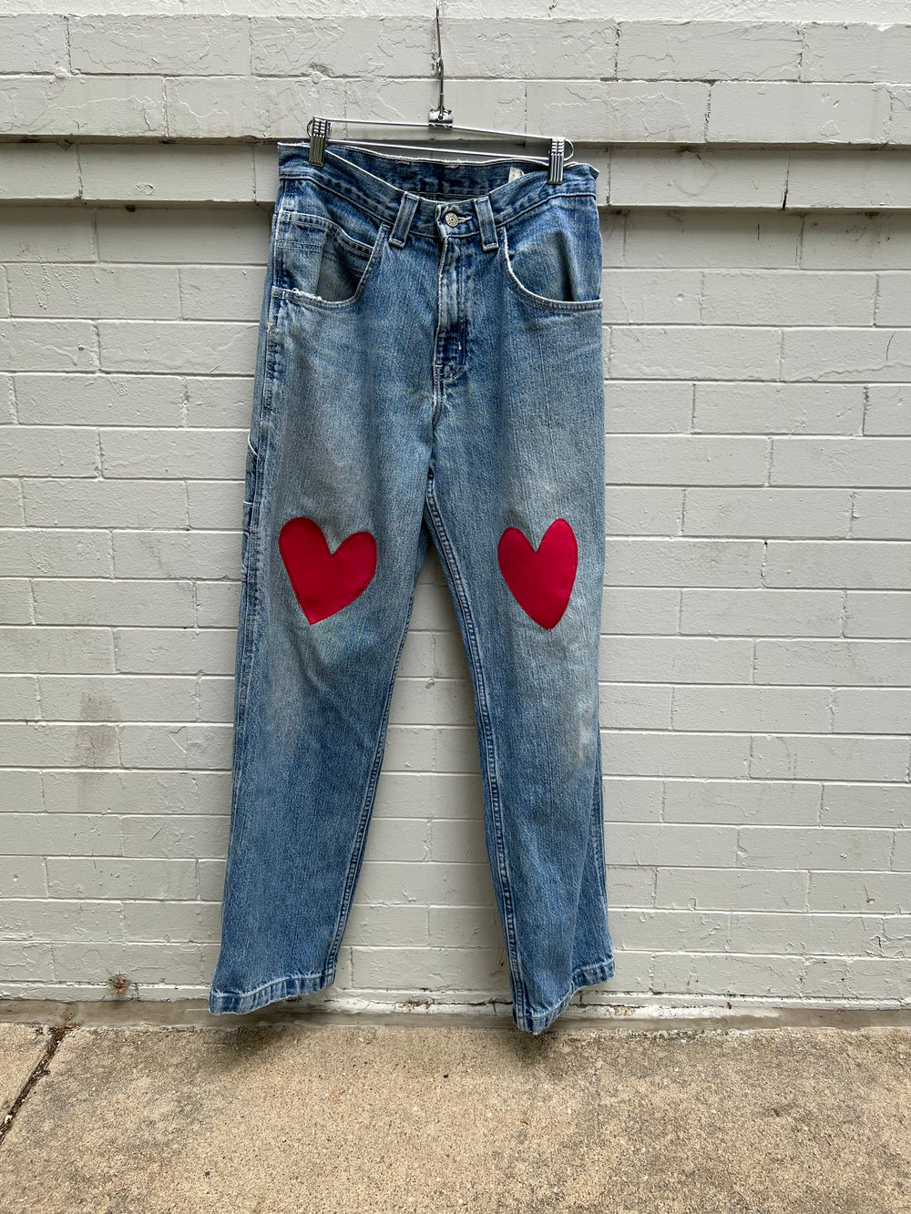 Appliqué heart knee cargo jeans