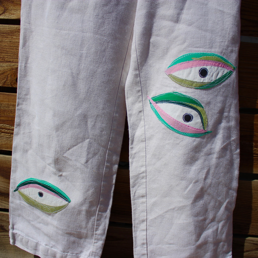 
                      
                        Linen eyeball set
                      
                    