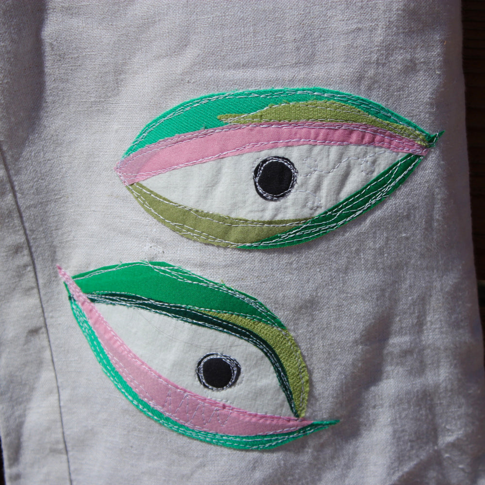 
                      
                        Linen eyeball set
                      
                    