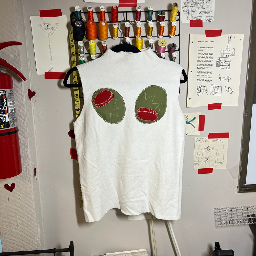 Olive (•)(•)’s tank
