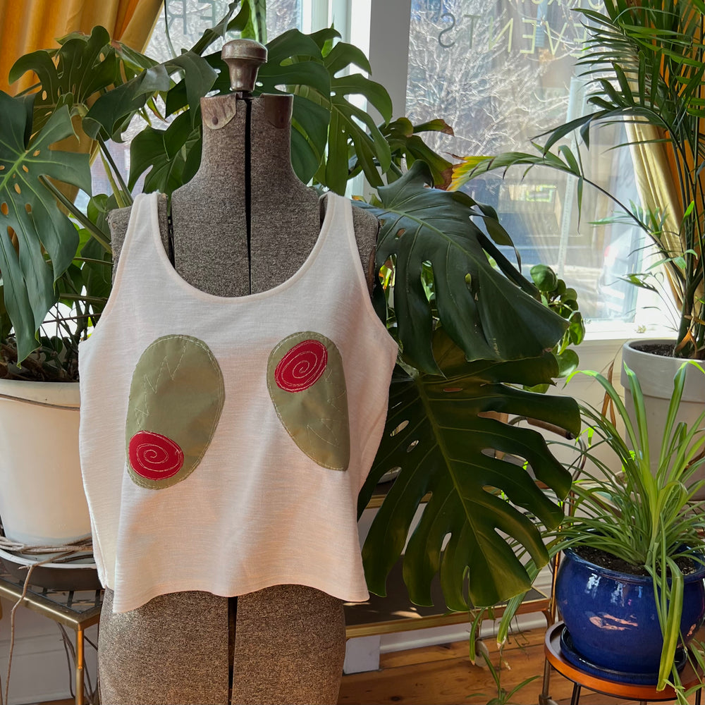 Olive (•)(•)’s tank
