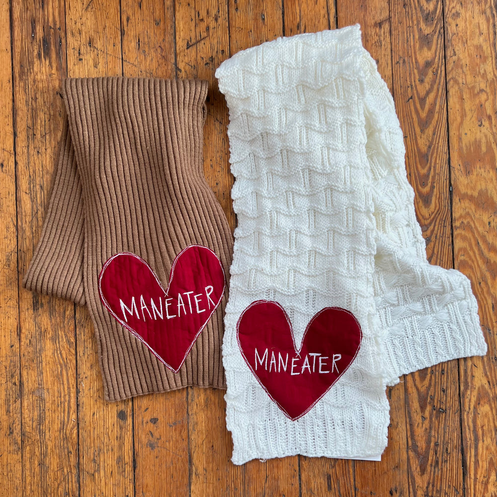 WHITE MANEATER scarf