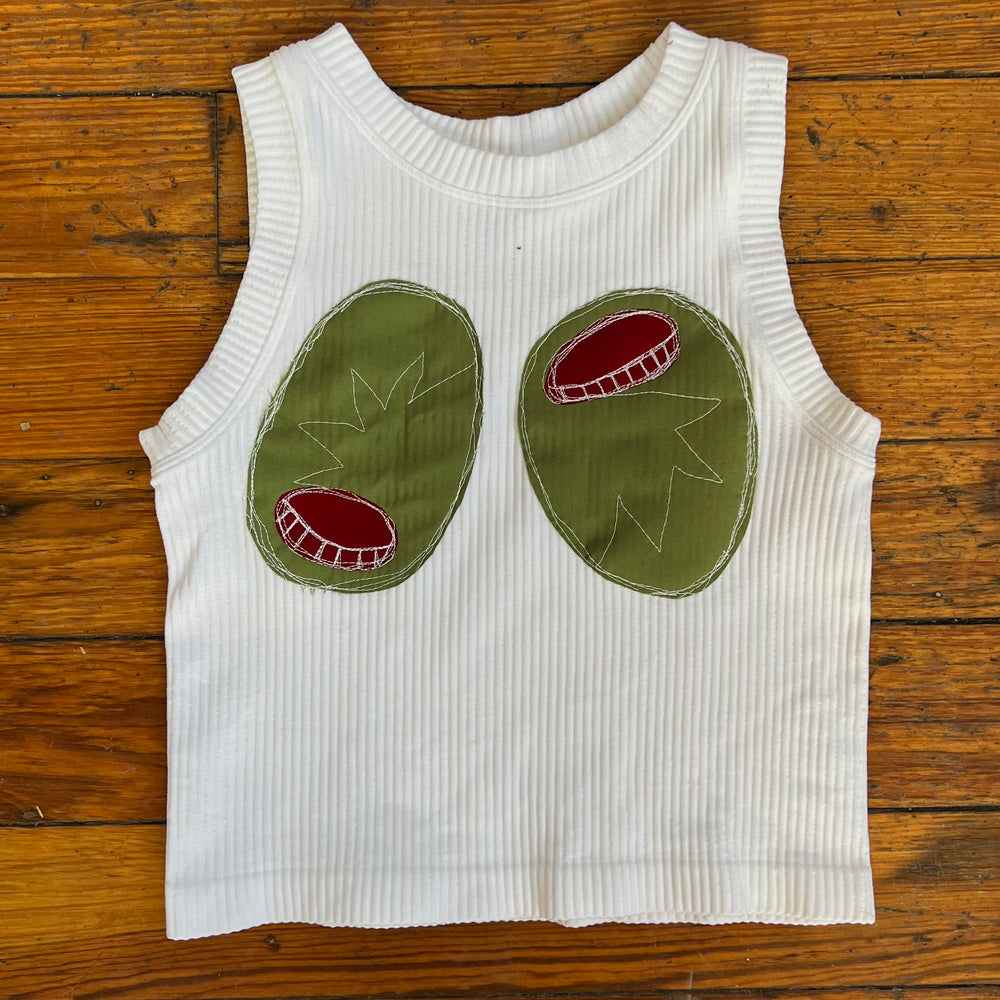 Olive (•)(•)’s tank